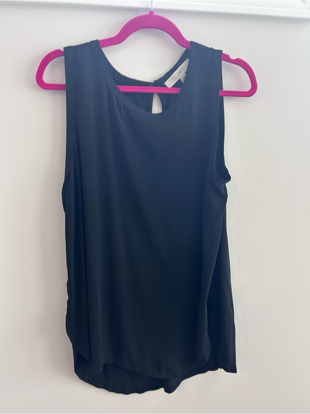 LOFT Black Sleeveless Keyhole Camisole Large